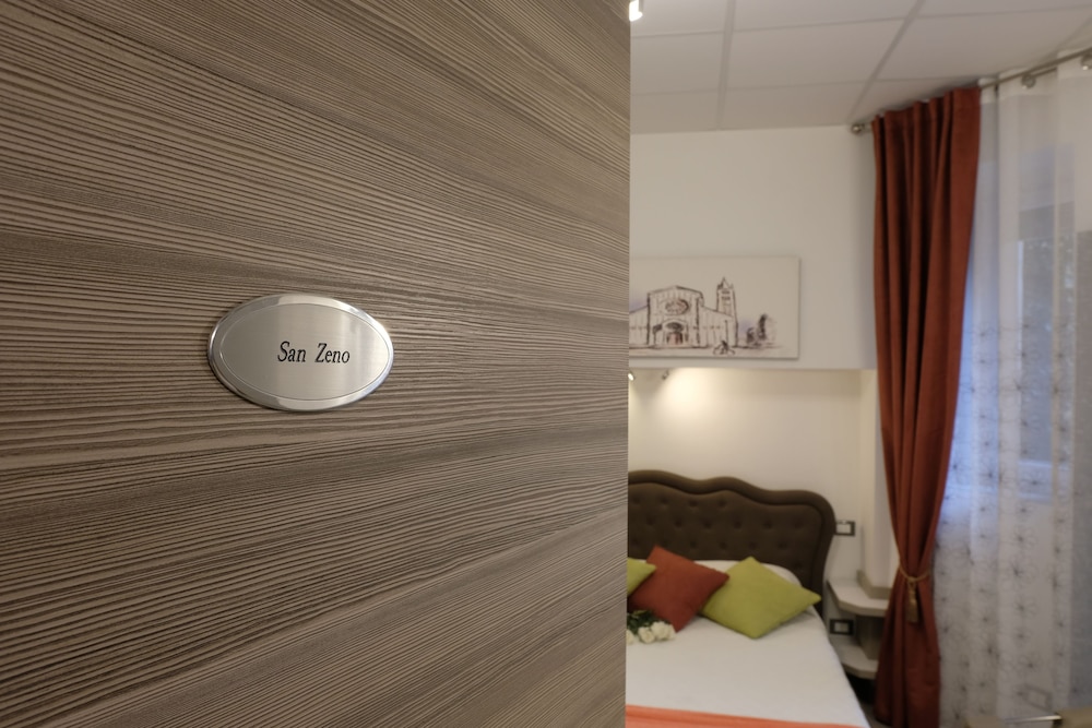Classic Room, Ensuite photo 2