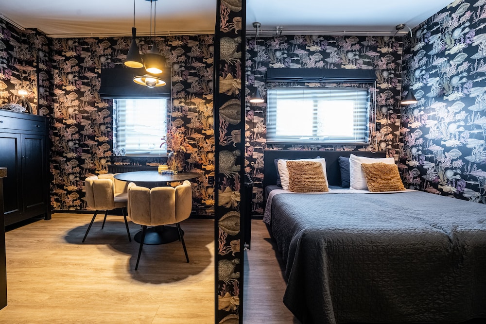 Deluxe Studio Suite