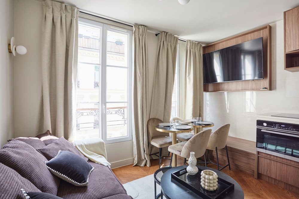 Classic Apartment (n°8) photo 1