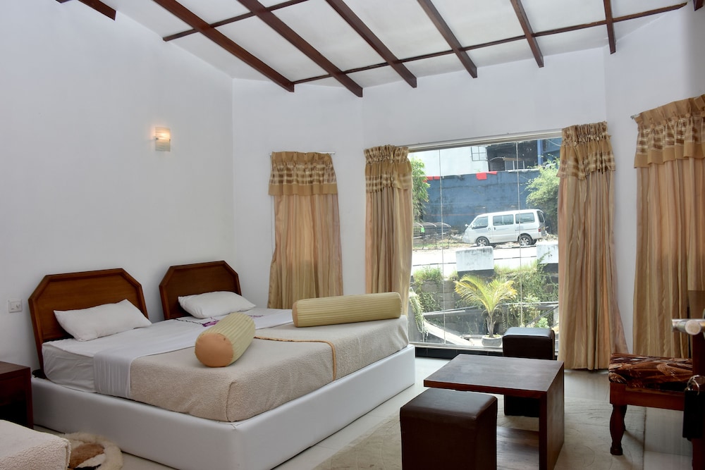 Deluxe Double Room, 1 King Bed, Hill View