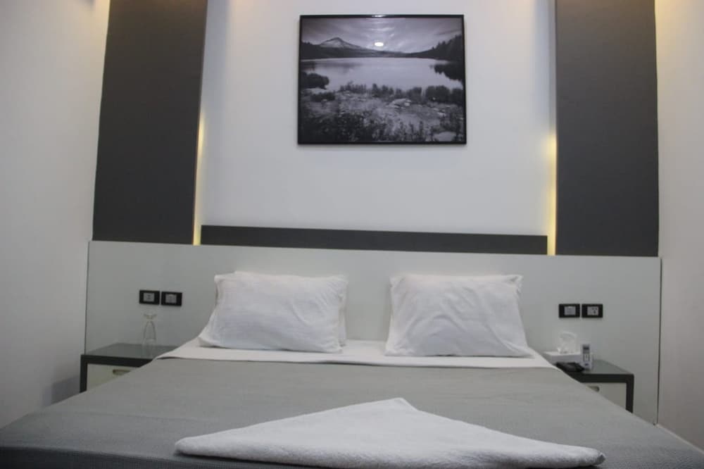 Double Room, 1 Queen Bed, Private Bathroom