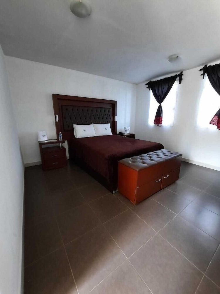 Suite, 1 Queen Bed, Annex Building photo 1
