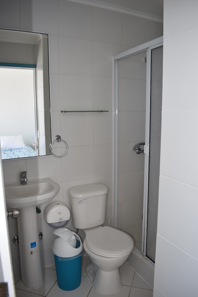 Basic Room, 1 Queen Bed, Ensuite, Sea View photo 2