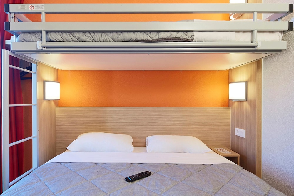 Standard Room, Multiple Beds - Photo 1