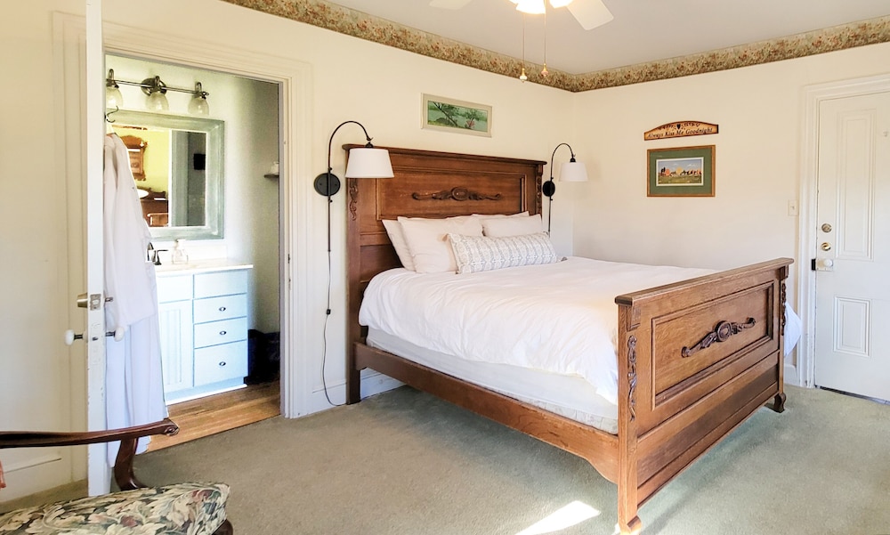 Single Room, 1 Queen Bed