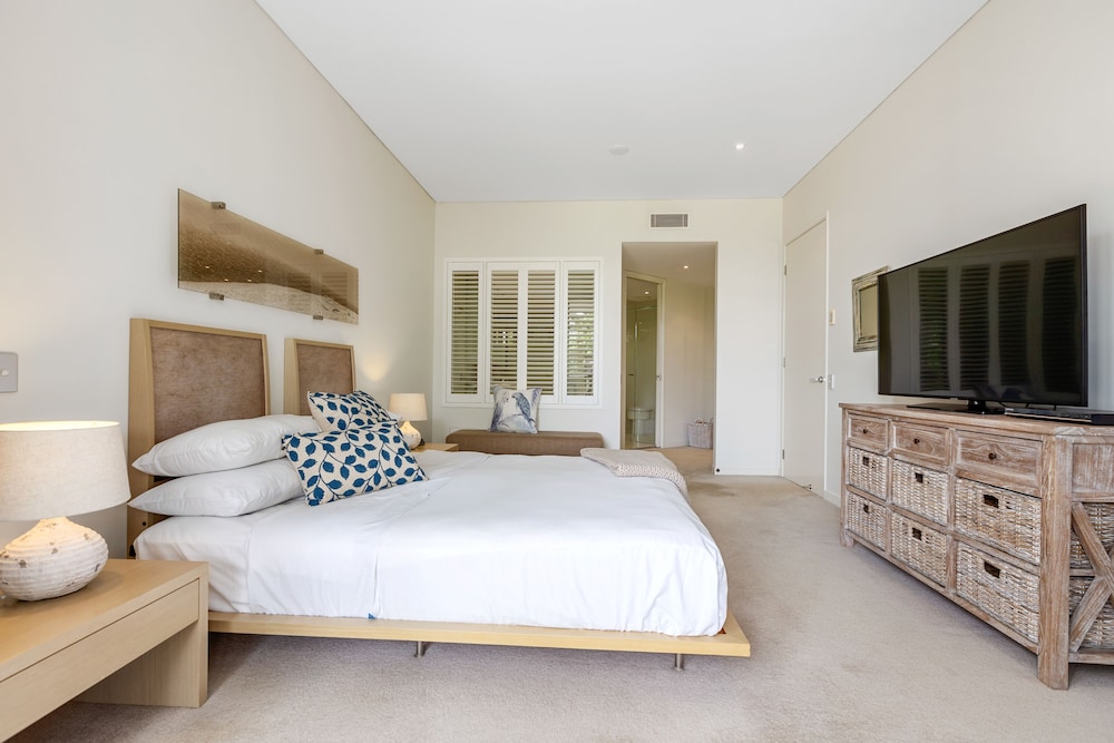 Luxury Apartment, 3 Bedrooms, Balcony, Park View photo 2