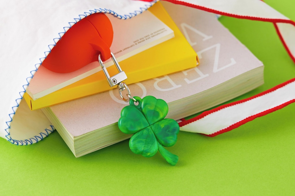 [Be Green Pkg] Sonobelle Suite (Clean/Seorak Mountain View/Bed) - 1 Recycled Lucky Keyring