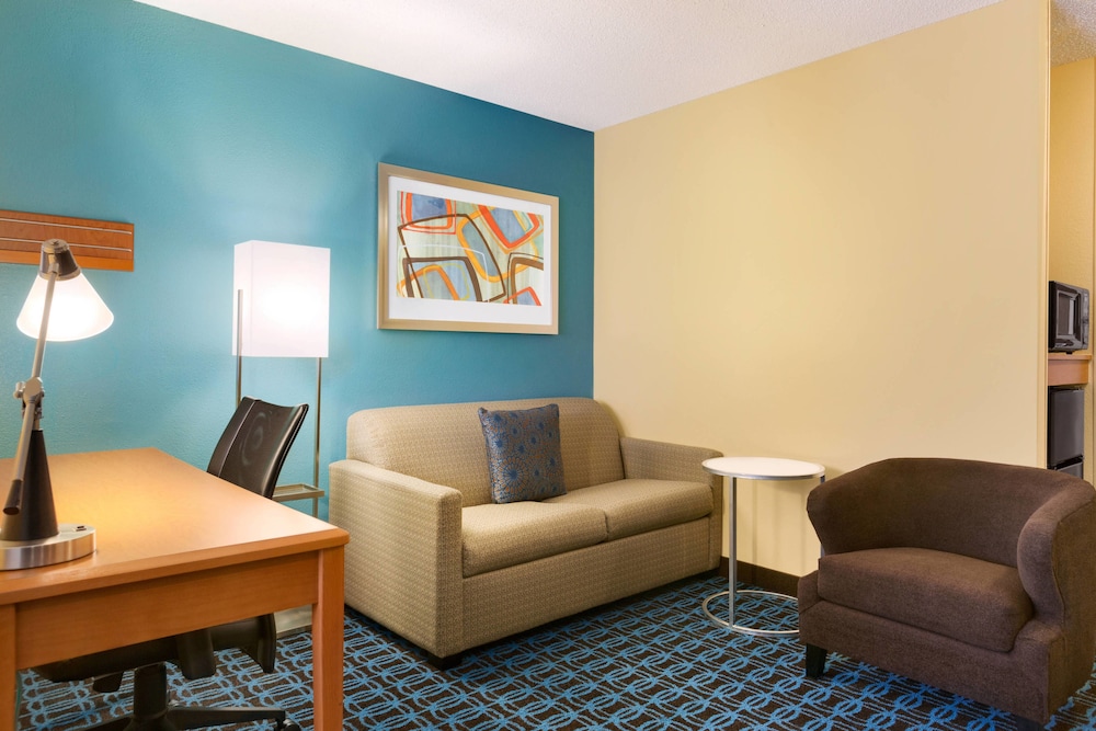 Executive Suite, 1 King Bed with Sofa bed - Photo 4