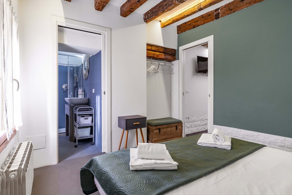 Apartment photo 2