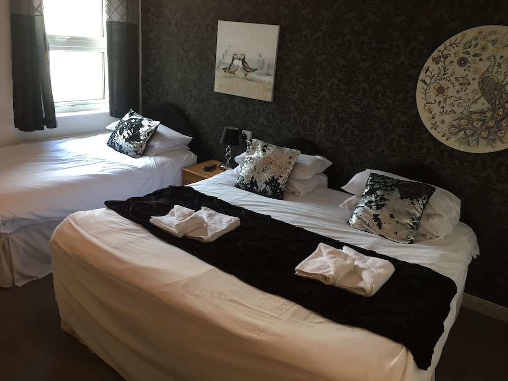 Standard Suite, Ensuite photo 1