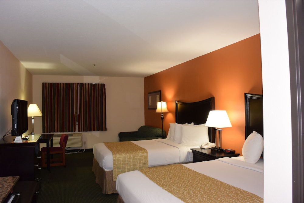 Room, 2 Queen Beds, Non Smoking (Pet-Friendly) - Photo 5