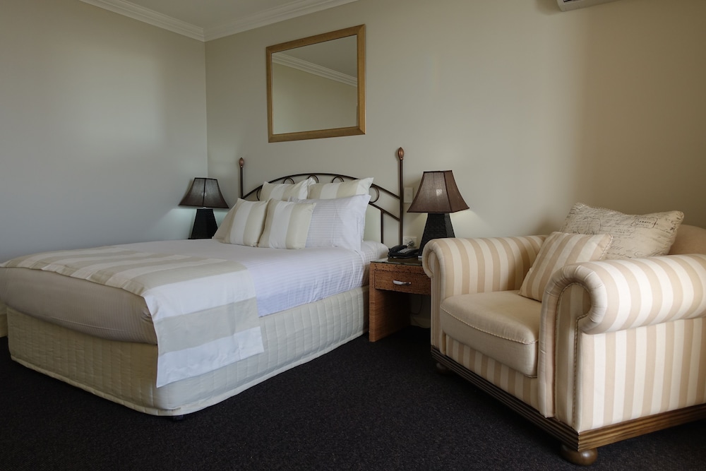 Standard Room, 1 King Bed photo 2