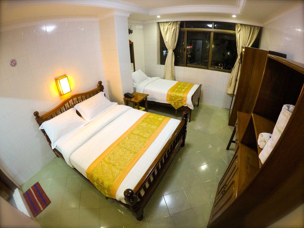 Family Room with Sule Pagoda View photo 2