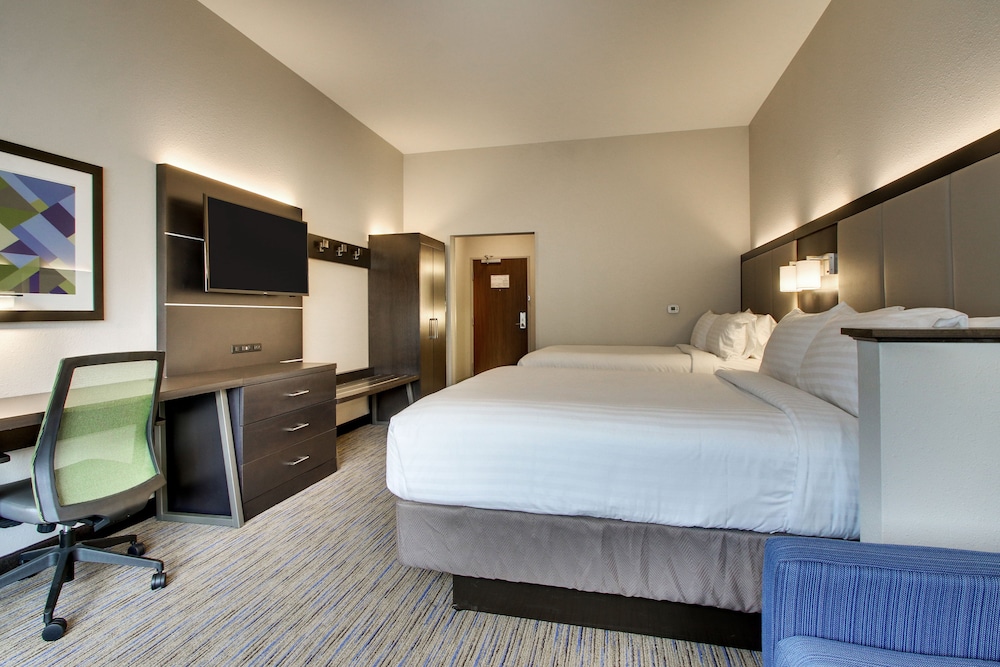 Suite, 2 Queen Beds (Walk-In Shower) photo 2