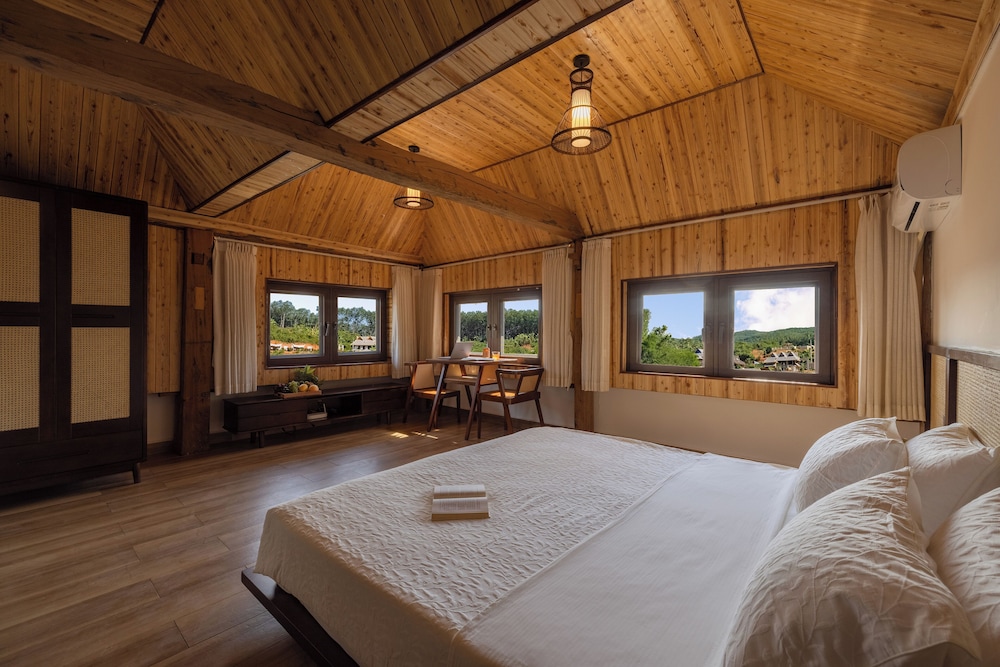 Superior Double Room, Hill View
