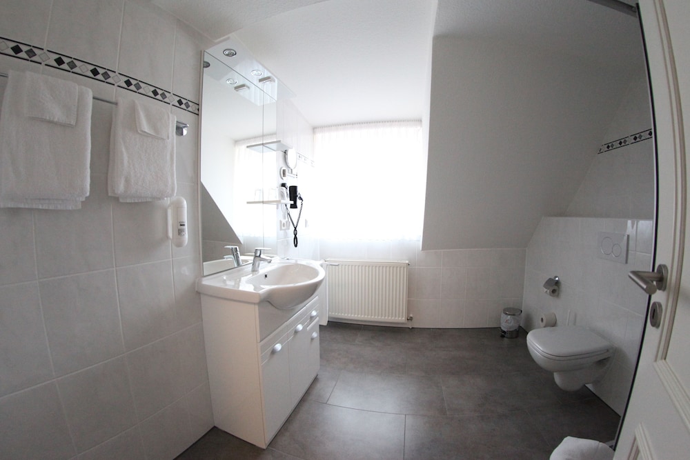 Basic Double Room photo 3