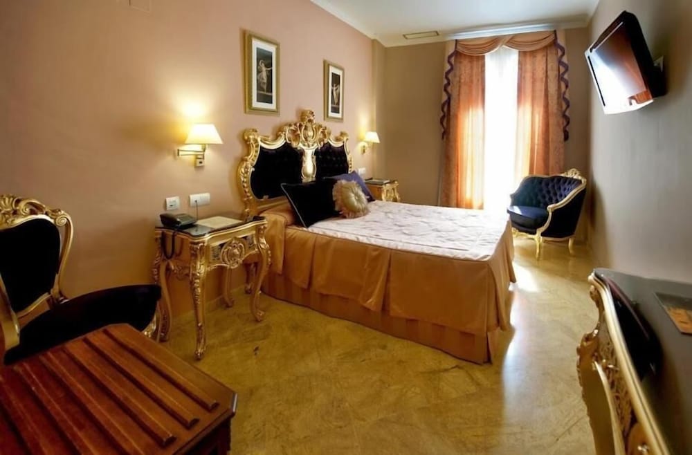 Deluxe Double Room, Balcony - Photo 16