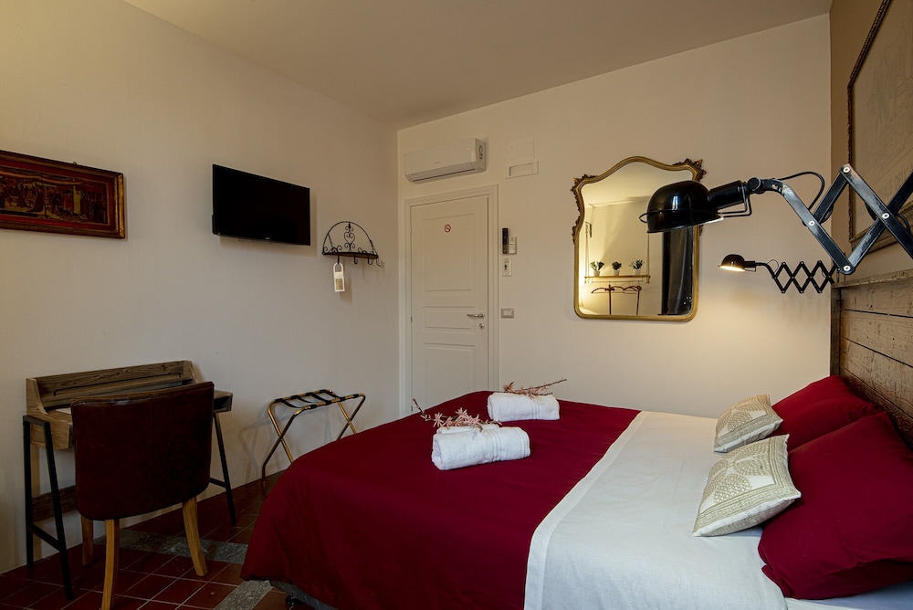 Deluxe Double Room - Photo 10