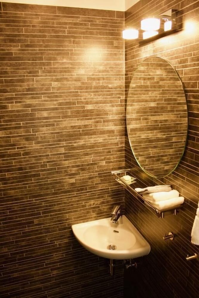Double or Twin Room, Private Bathroom photo 2
