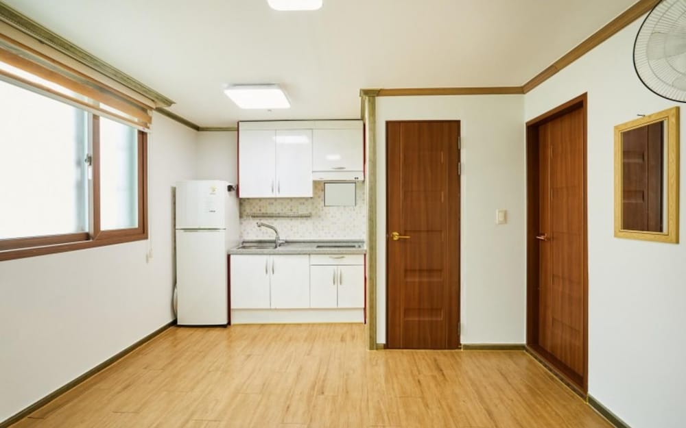 Room (No 304 Two Room (Ondol)) photo 2
