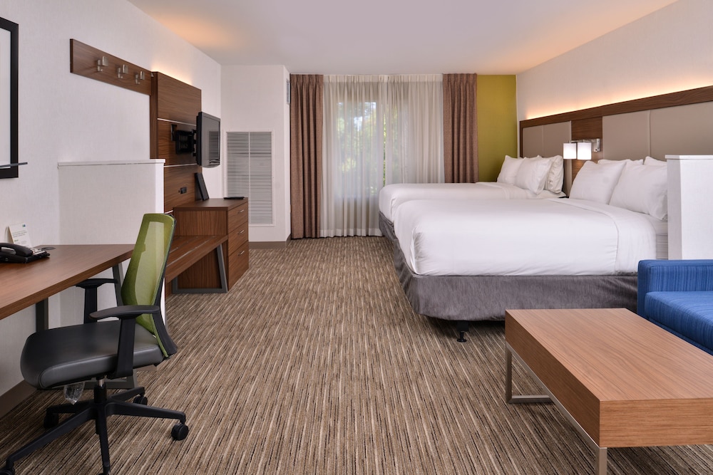 Suite, Multiple Beds (Living Area) - Photo 5