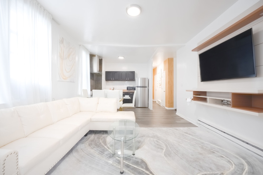 Luxury House photo 1