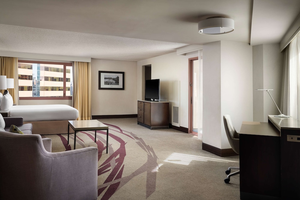 Junior Suite, 1 King Bed, Balcony - Photo 2