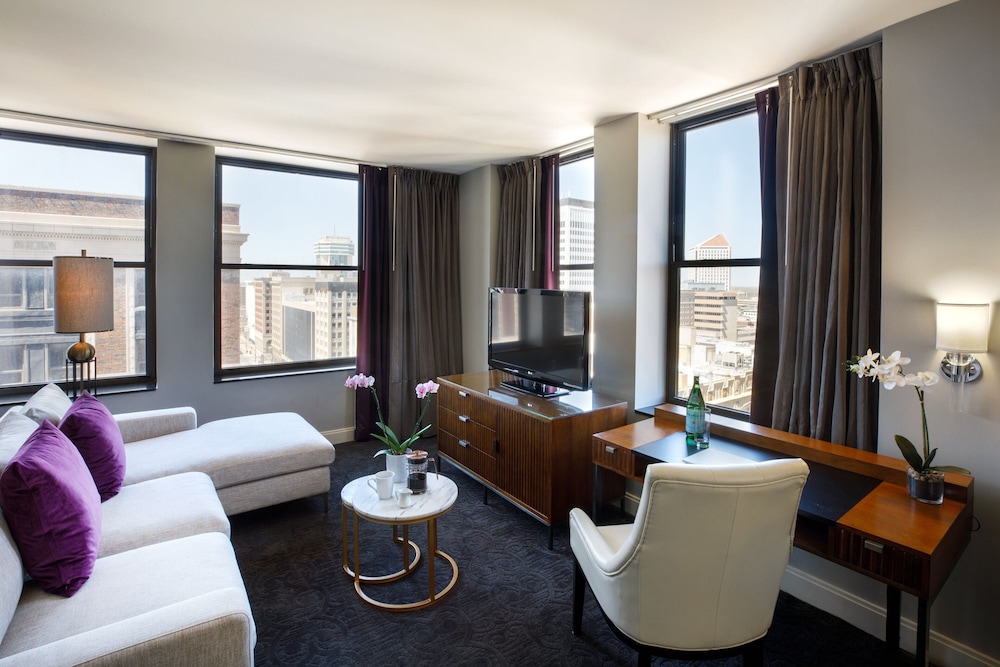 Executive Room, 1 King Bed, Corner, photo 6