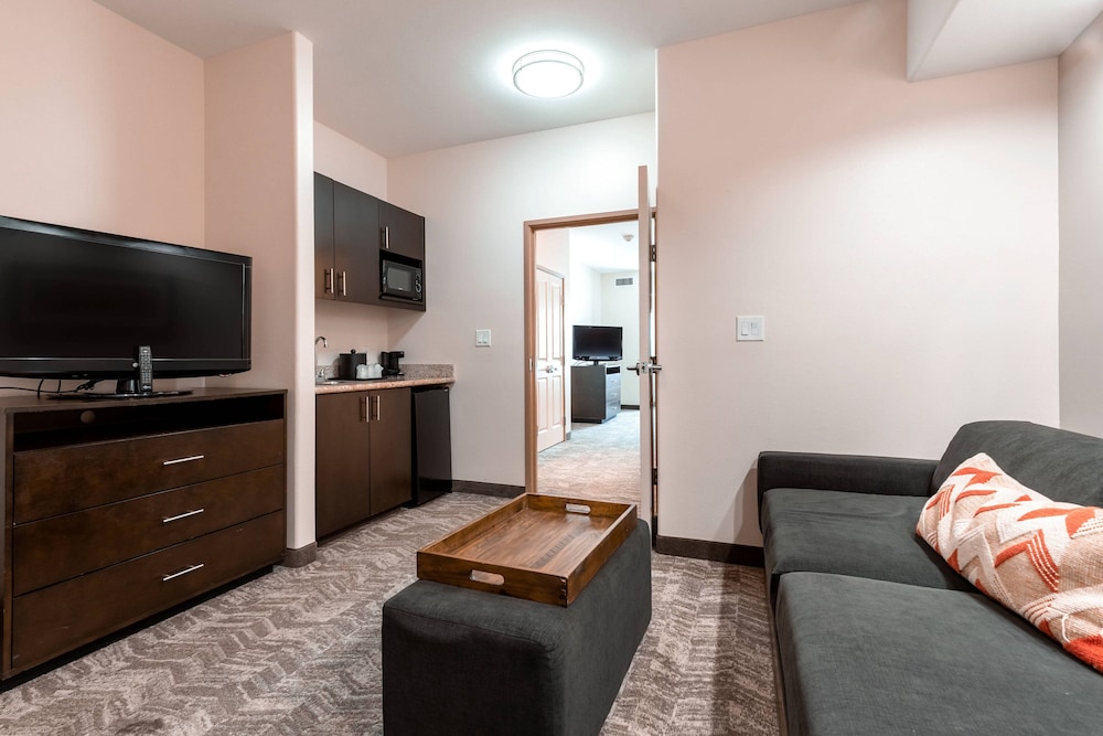 Suite, 1 Bedroom - Photo 4