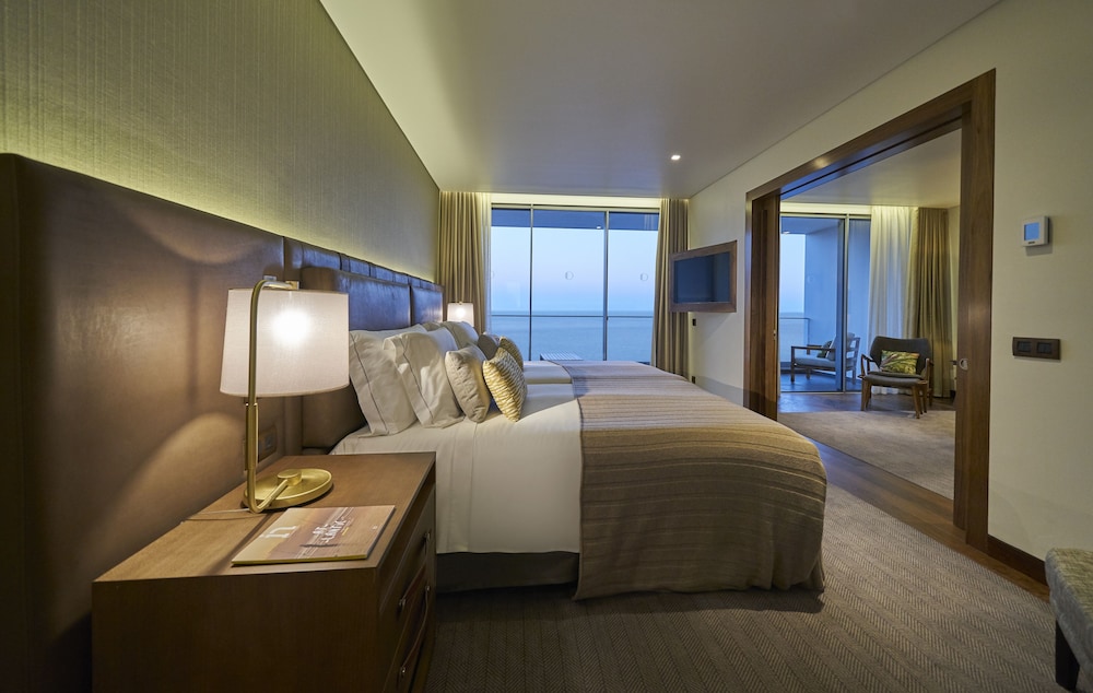 Suite - Photo 1