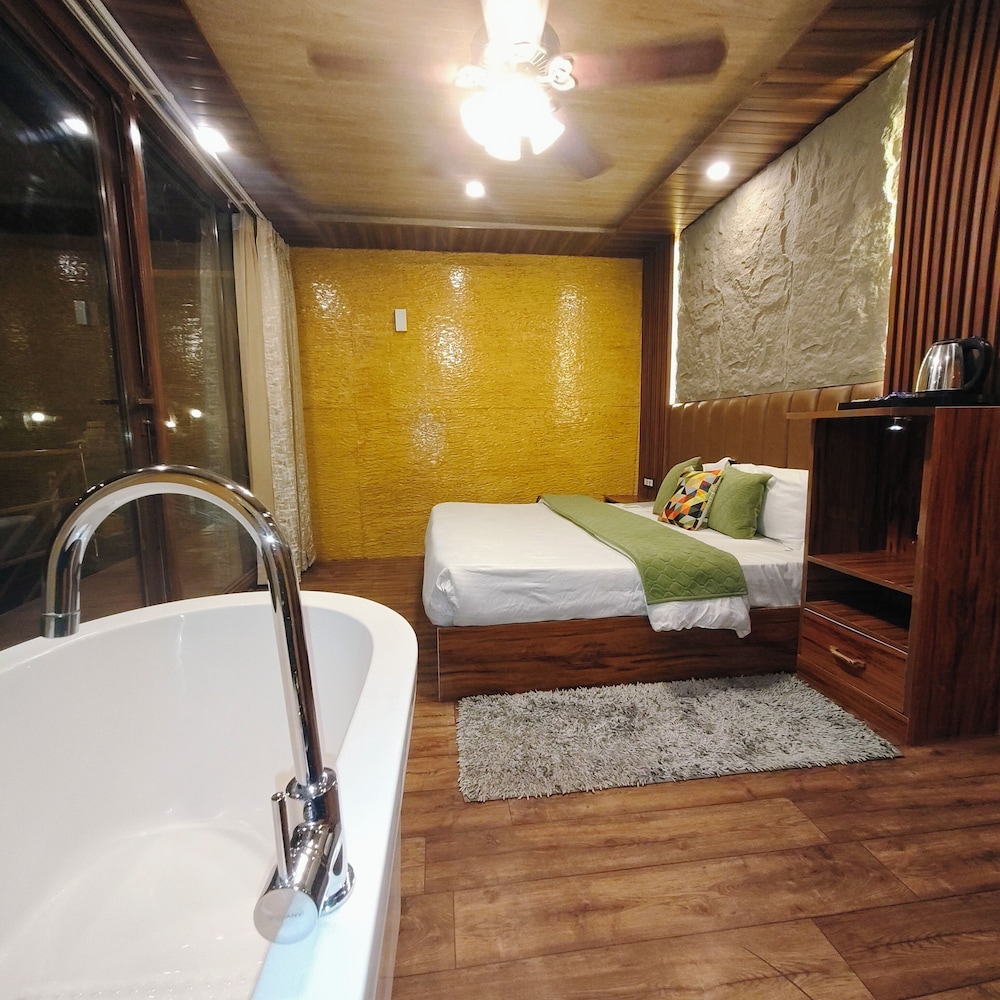 Deluxe Twin Room - Photo 2