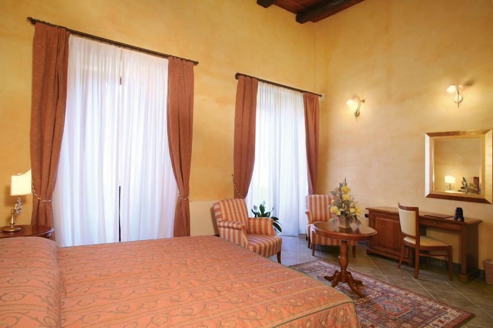 Deluxe Triple Room photo 2