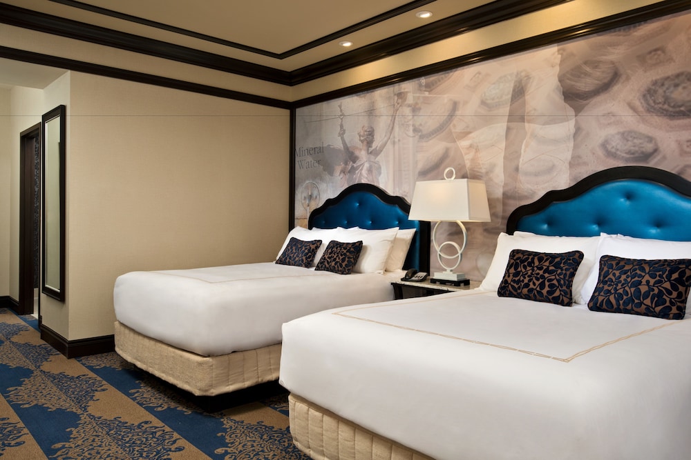 Deluxe Room, 2 Queen Beds photo 2