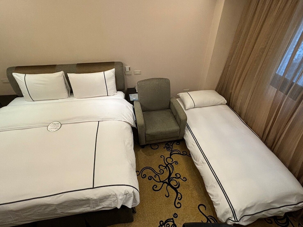 Business Triple Room, 1 Double Bed with Sofa bed photo 2