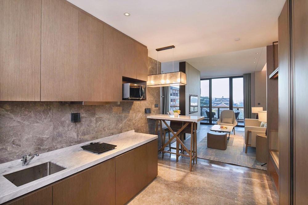 Superior Studio Suite, Non Smoking, Garden View
