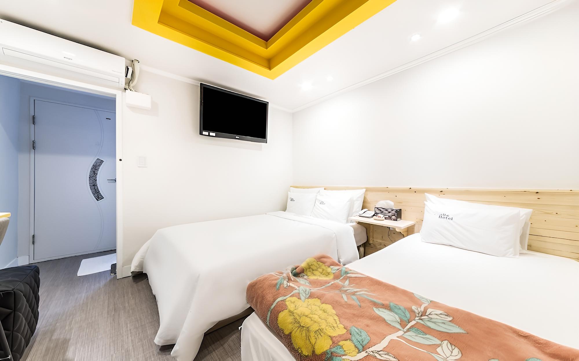 Room (Twin) - Photo 2