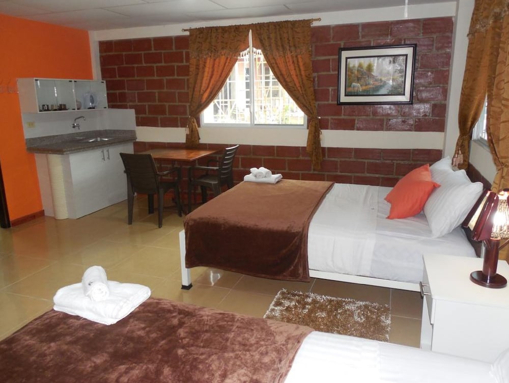 Family Suite, 1 Bedroom, Accessible photo 2