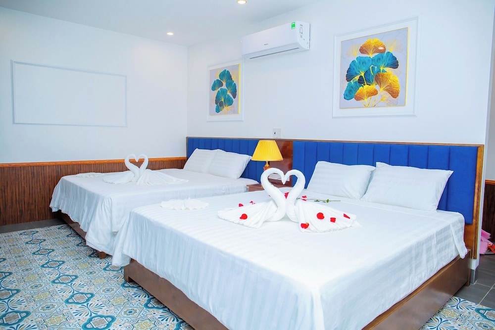 Deluxe Double or Twin Room, 1 Bedroom, Non Smoking, Courtyard View photo 2