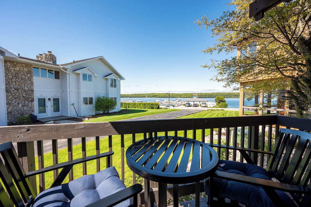 Standard Room, Partial Lake View photo 2