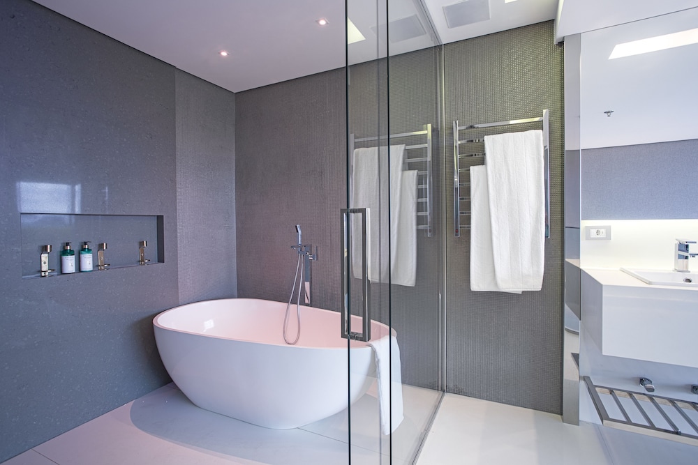 Deluxe Studio Suite - Photo 6