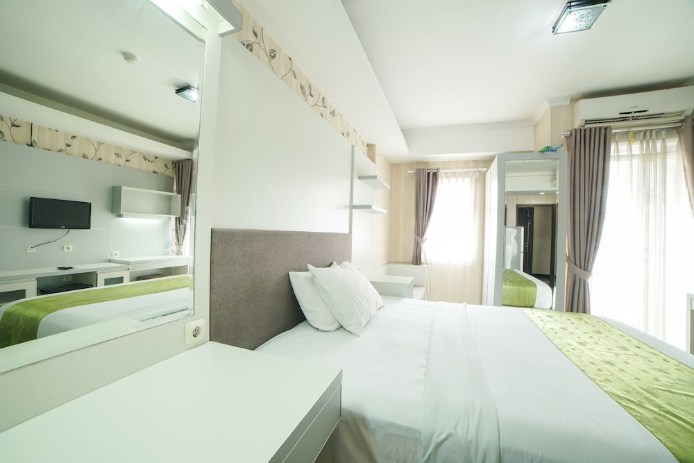 Luxury Studio, 1 Queen Bed, Mountain View photo 3