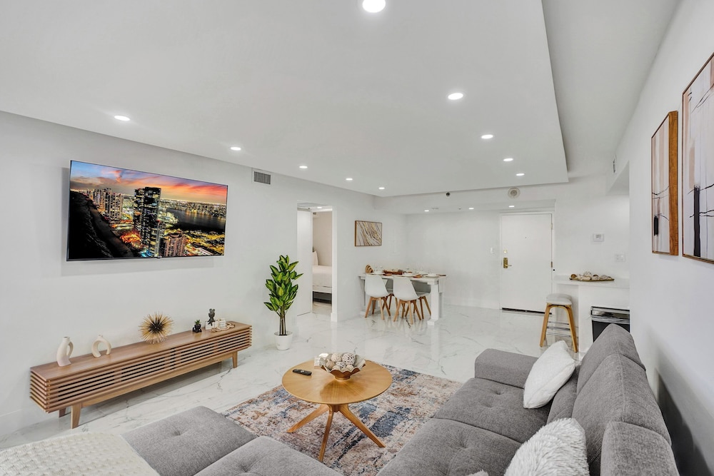 Cozy Ocean View Condo / 610