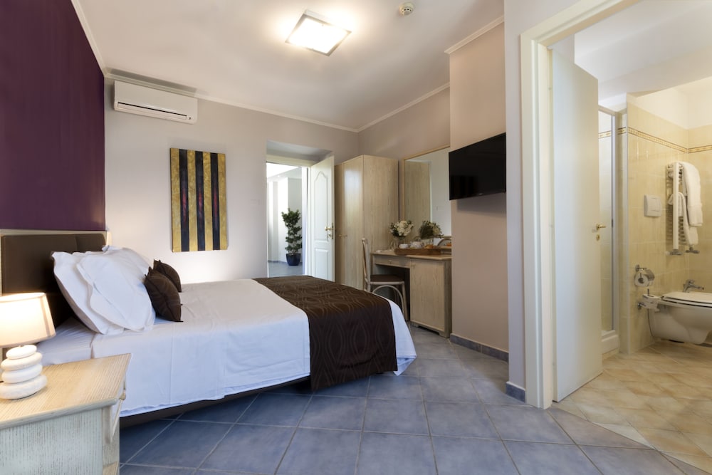 Double or Twin Room - Photo 3