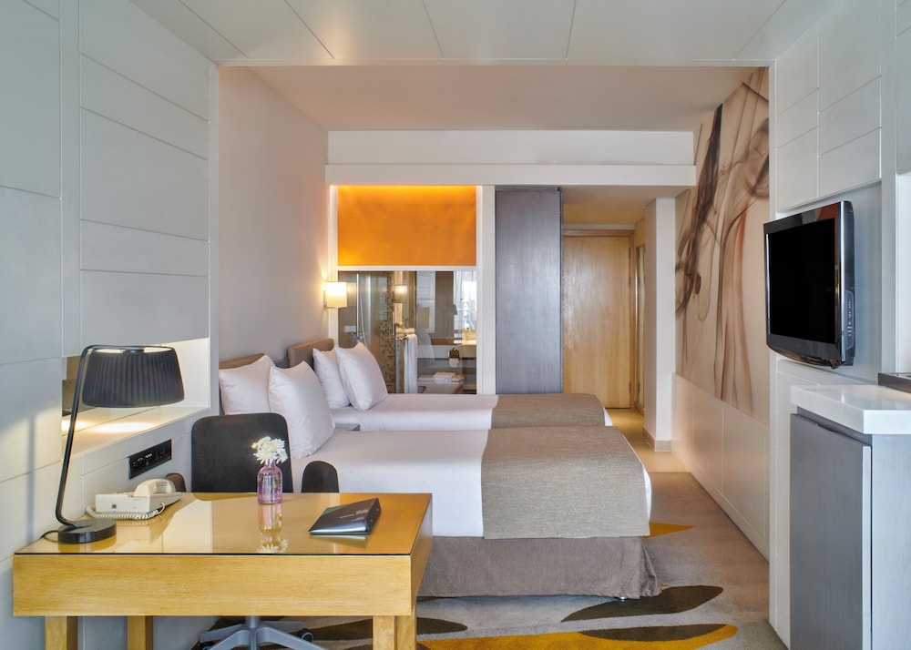 Standard Room, 2 Twin Beds, City View (High Floor)