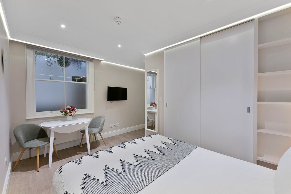 LG Standard Studio photo 3