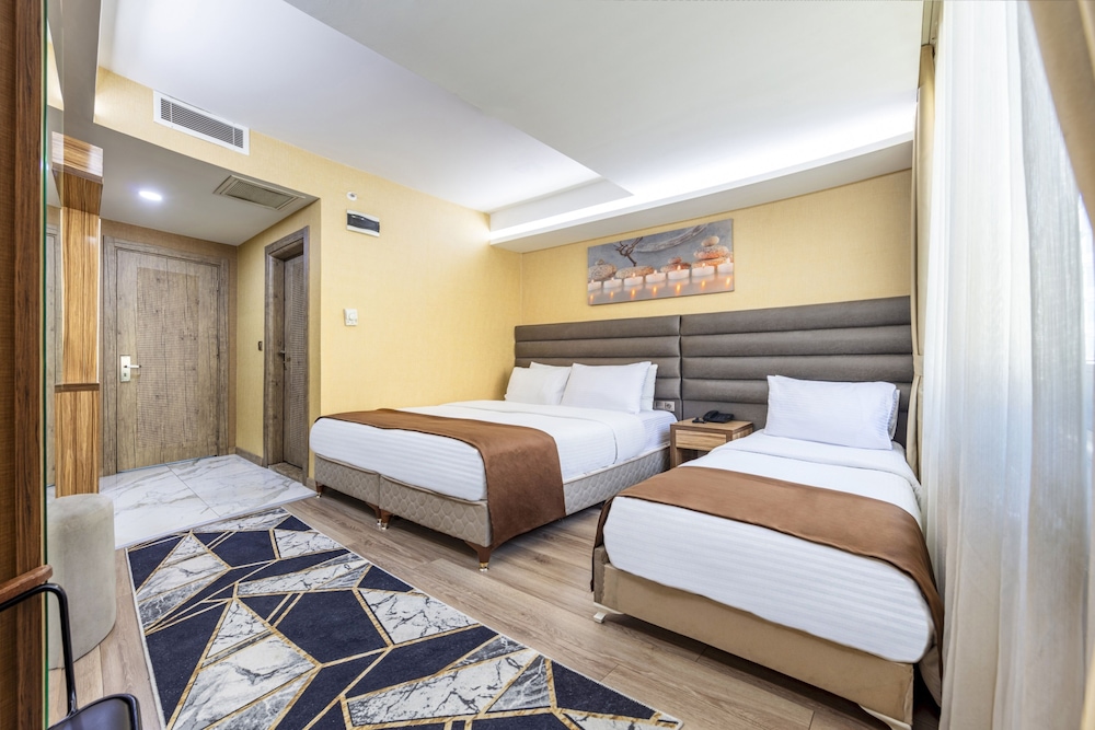 Deluxe Triple Room photo 1