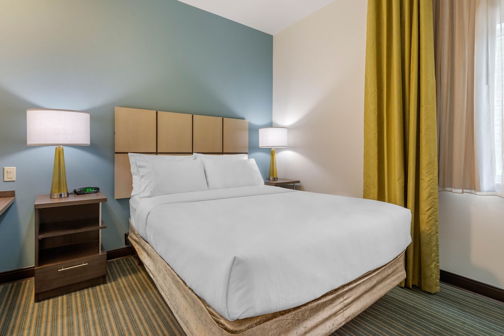 Suite, 1 Bedroom - Photo 1