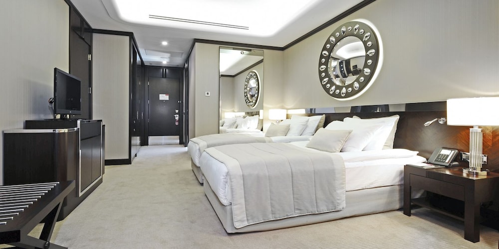 Standard Room, 2 Twin Beds, City View - Photo 1