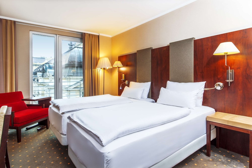 Standard Room (Extra Bed 3 adults) thumbnail 6