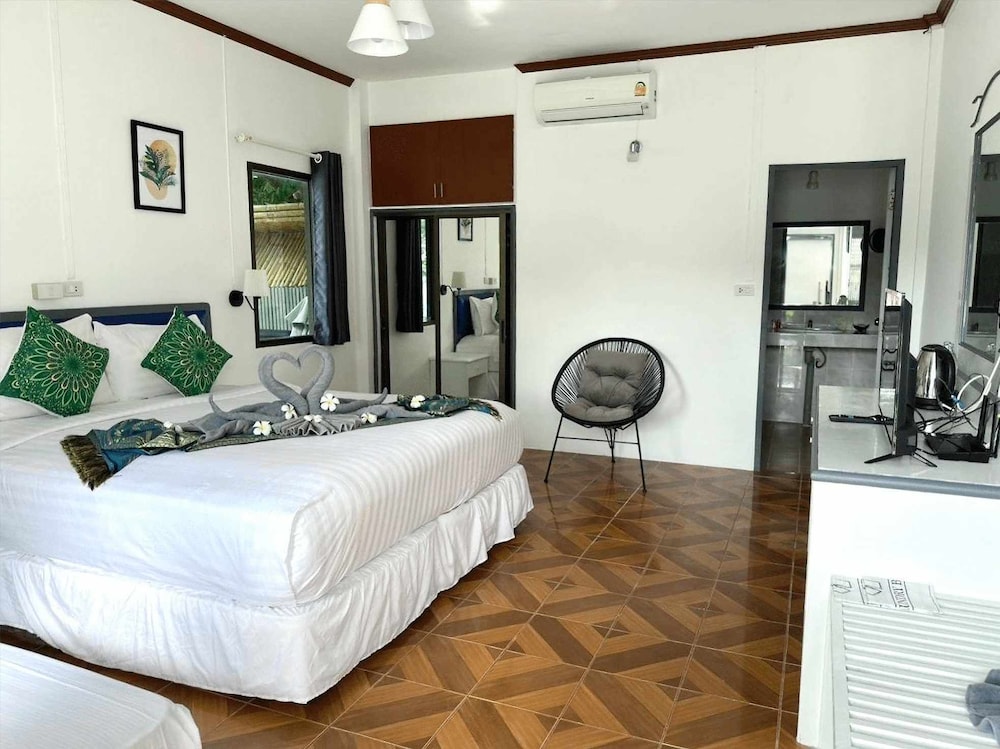 Beachfront Bungalow - Photo 12